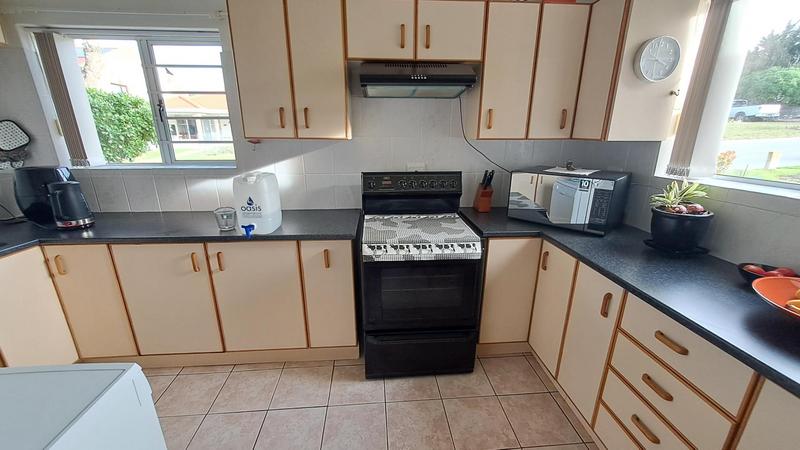 2 Bedroom Property for Sale in Stilbaai Wes Western Cape